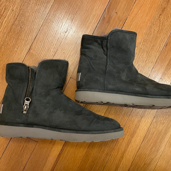 UGG Abree Women's Size 7 US Grey Suede Leather Side Zip Mini Boots 1016548 - Picture 3 of 5